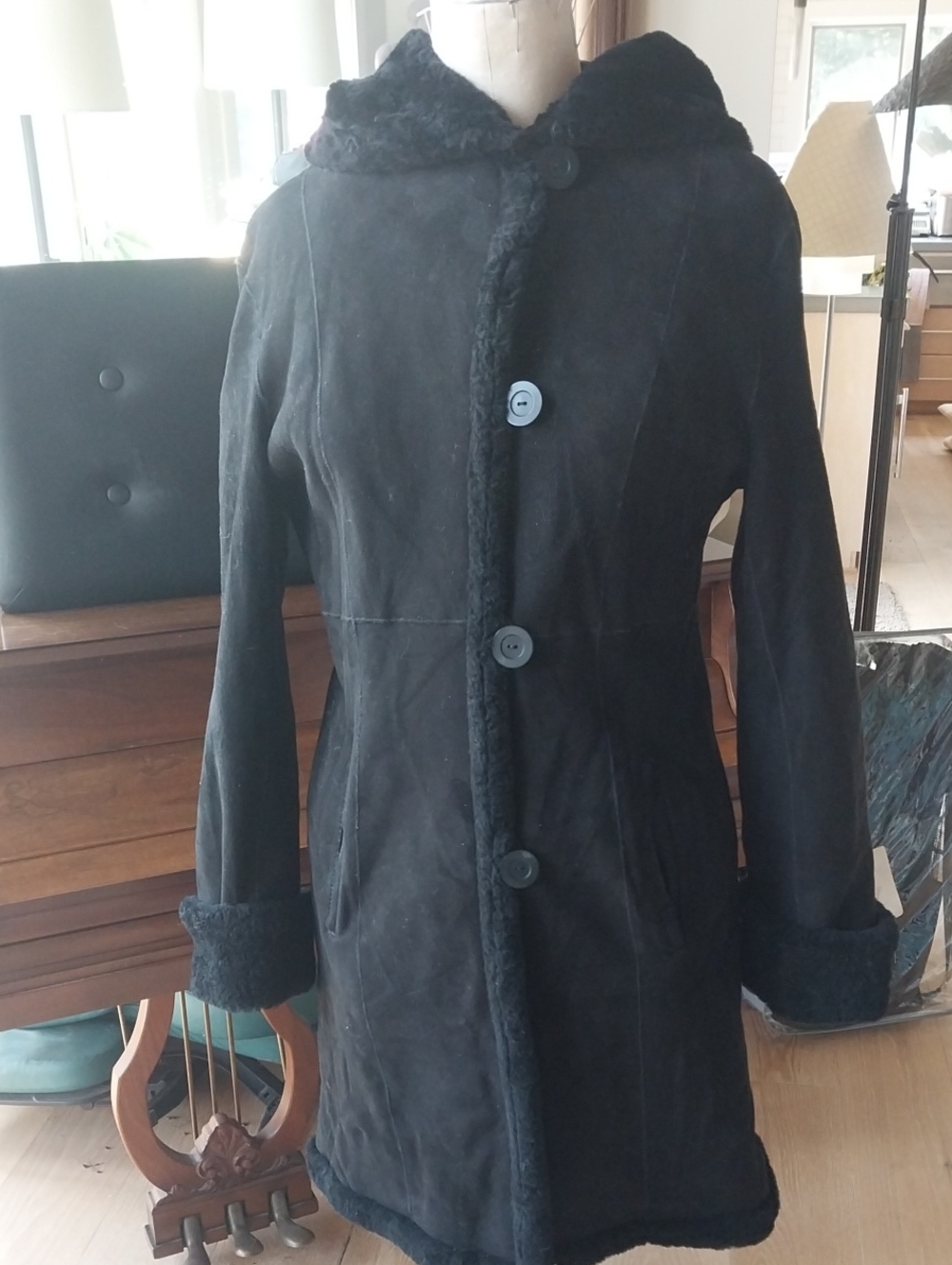Blue Duck Shearling Fitted Coat with Hooded Collar Size Medium